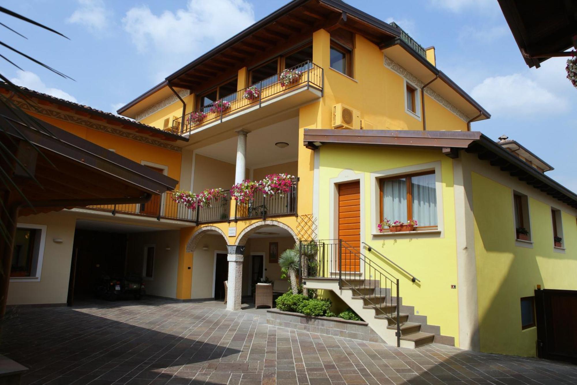 Agriturismo Il Barone Moniga del Garda Exterior photo